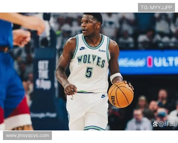 森林狼爱德华兹因右腿筋紧张首节伤退将缺席本场比赛